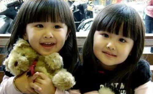 网红双胞胎照片